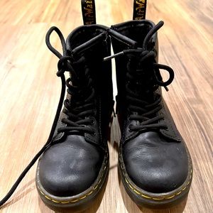 Dr martens black little girl US12
